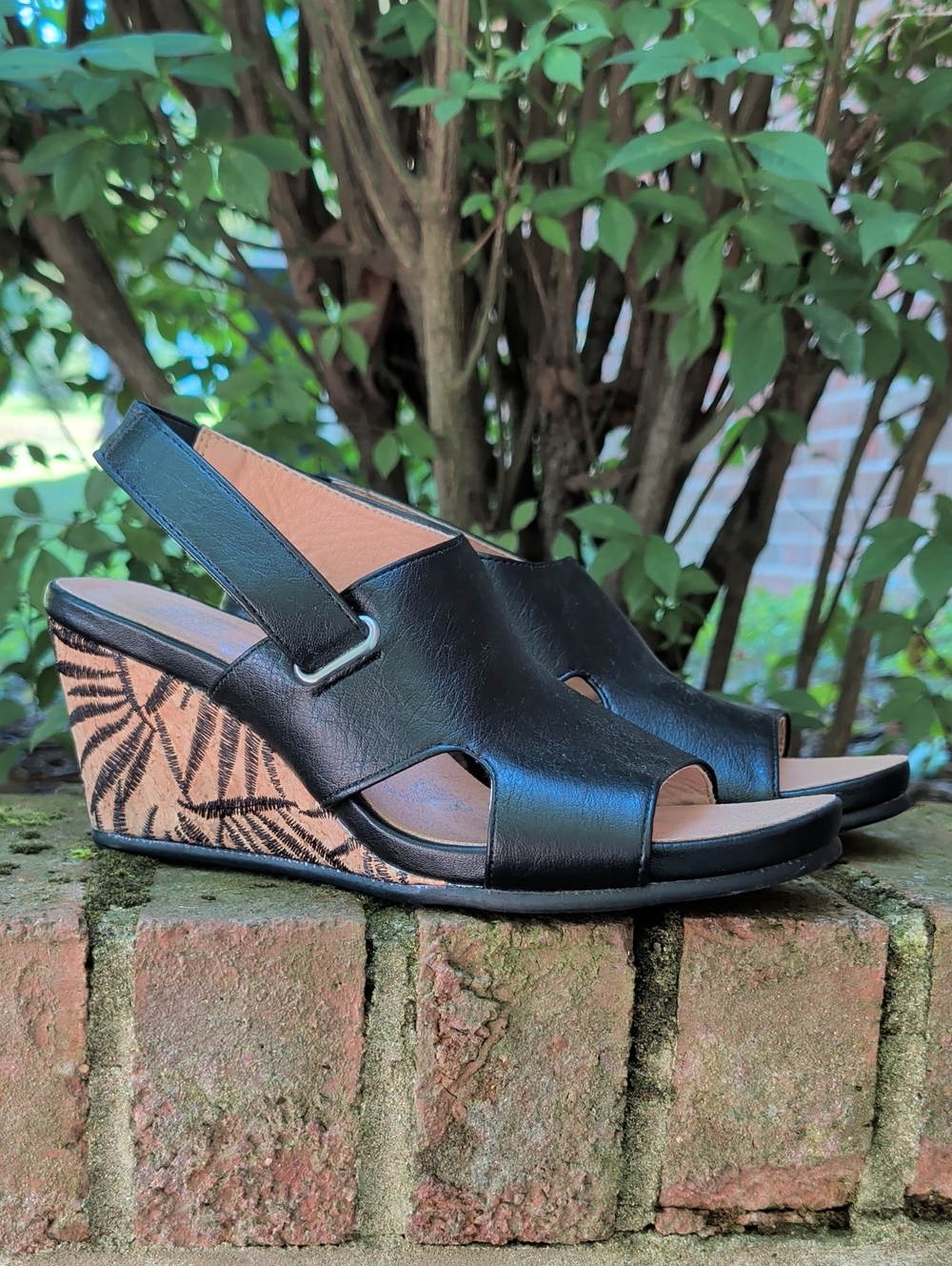 Mootsies Tootsies Black Faux Leather Slingback Wedge Thadley Sandals Size 8